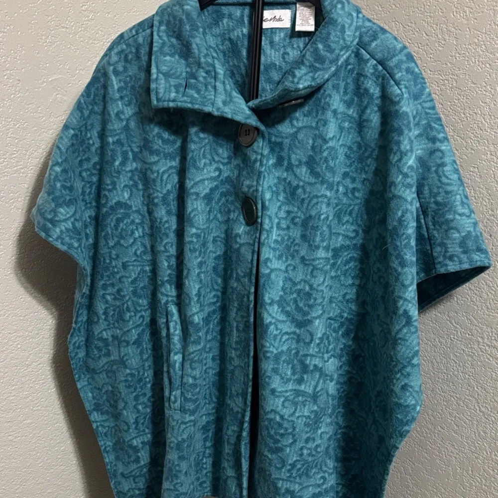 Le Moda Teal Patterned Cape Shawl Jacket with Buttons - Picture 1 of 3
